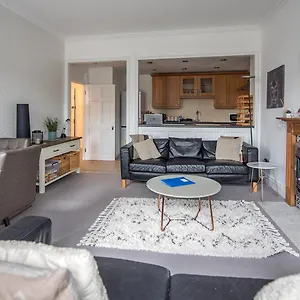  Apartment Grosvenor Pad - Lovely 2-bed Flat - Free On Street Parking United Kingdom